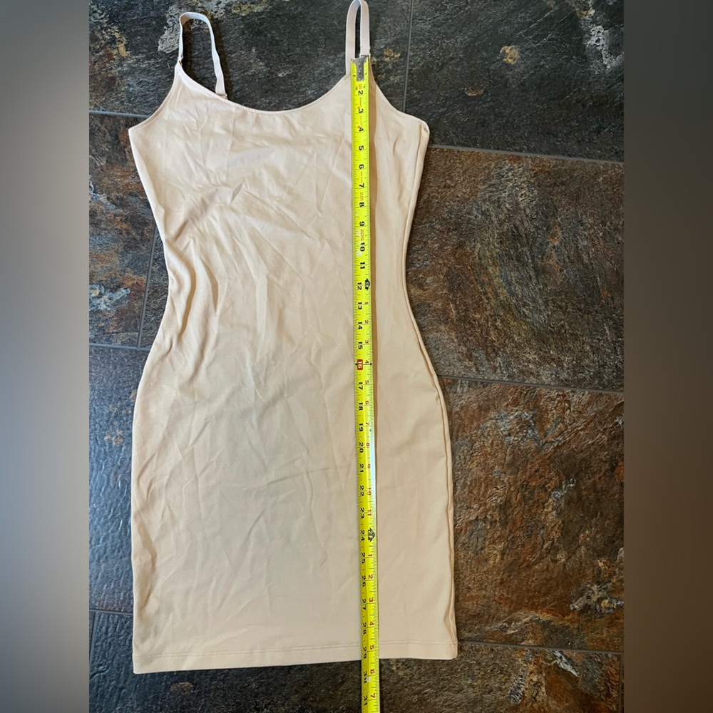 Spanx Socialight light compression slip in soft nude color. Size XL - Picture 9 of 12